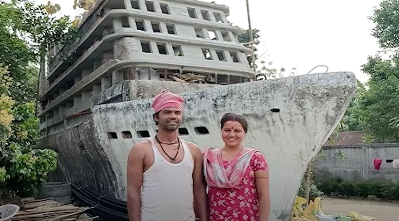 Mintu Roy, din India, și-a construit propria casa-Titanic / Foto: Captură video