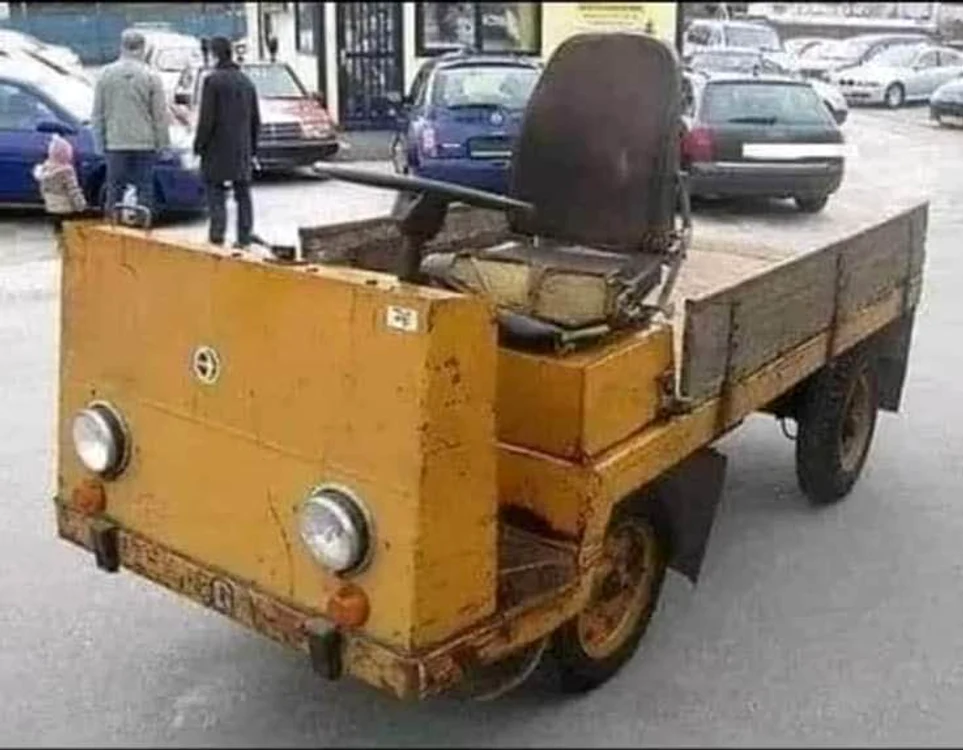 Așa arătau preistoricele vehicule electrice din România. FOTO: Facebook / Mașini Românești