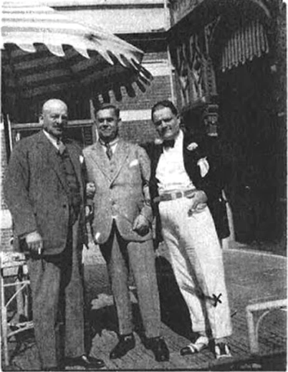 Arthur Albert Tester (în dreapta) în jurul anului 1928 Colecție josefjakobs.info
