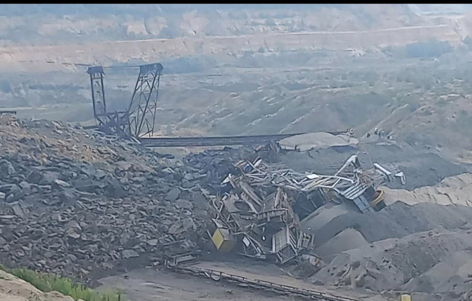 Accident la Complexul Energetic Oltenia: un mal s-a surpat peste utilaje