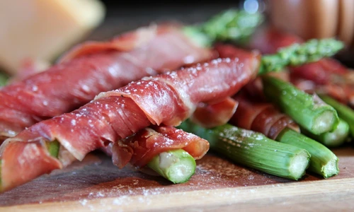 asparagus invelit in sunca jpeg