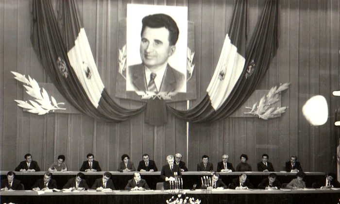 Nicolae Ceaușescu vorbește la adunarea generală a oamenilor muncii de la Întreprinderea „23 August” din Capitală, la 13 februarie 1979 (© „Fototeca online a comunismului românesc”, cota: 8/1979)
