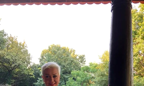 Monica Anghel iie verde silueta frumoasa (1) jpeg