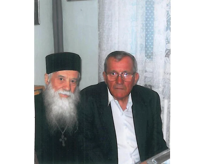 Grigore Caraza, împreună cu preotul Gheorghe Calciu FOTO Doxologia.ro