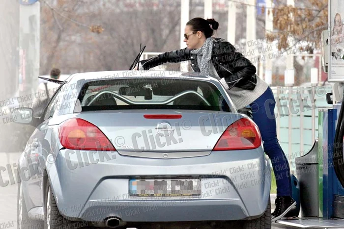 Andreea Moldovan şi  DJ Optik s-au sărutat în  parcare ca doi adolescenţi (Fotografii: blitz)