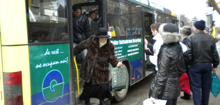 Ploieştenii spun că taxiul este mult mai sigur şi mai confortabil decât autobuzul sau tramvaiul.