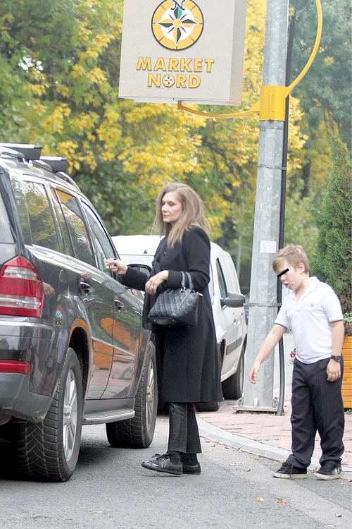 Romaniţa încă poartă doliu după tatăl copilului ei