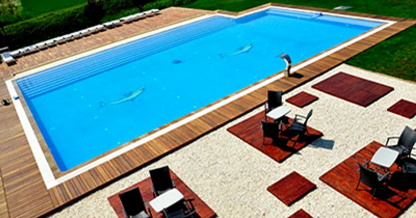 Apa din piscina de la Eden este încălzită cu ajutorul unor panouri solare FOTO Pensiunea Eden