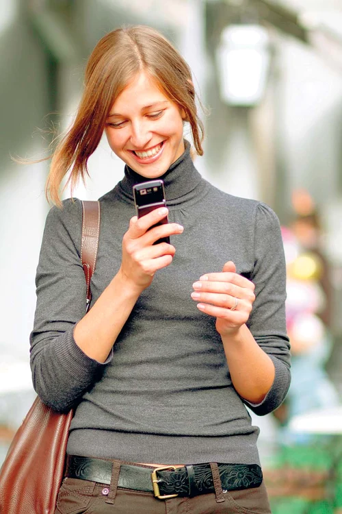 
    Specialiştii go4it.ro  ne spun care sunt cele mai ieftine telefoane din care  l-ai putea alege pe cel potrivit ţie.  