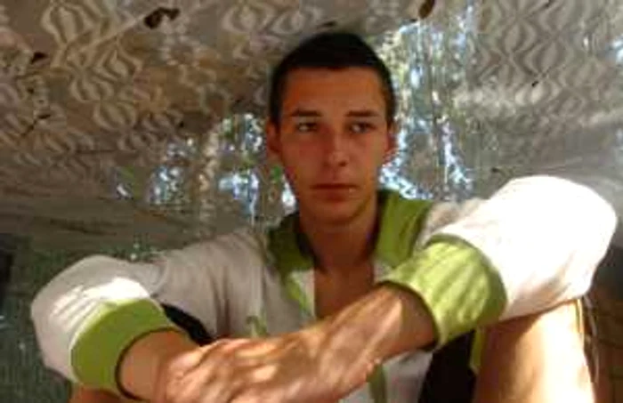 Marian Moga, băiatul izgonit de părinţi care trăieşte în copaci