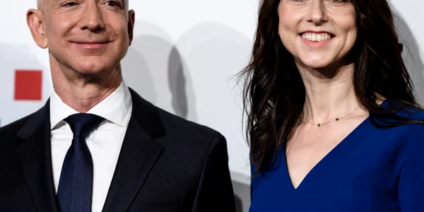 Jeff si MacKenzie Bezos in cadrul unui eveniment la Berlin FOTO EPA-EFE