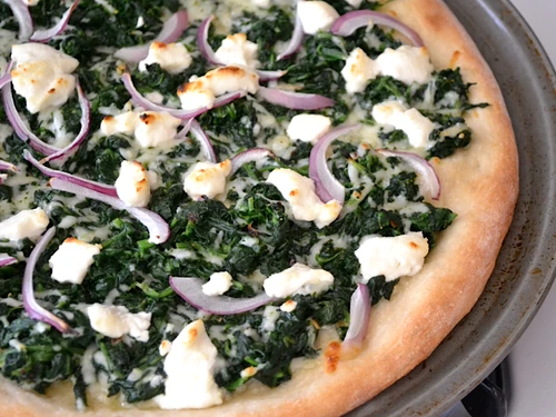 pizza cu spanac si branza jpeg