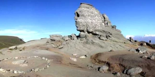 Babele şi Sfinxul din Munţii Bucegi. FOTOgoogle.com