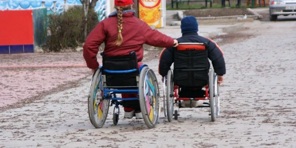 Puţini dintre copiii cu dizabilităţi sunt asiguraţi cu scaune rulante potrivite