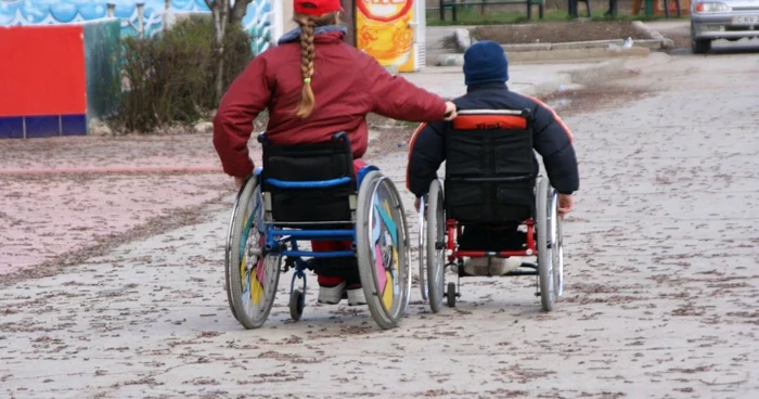 Puţini dintre copiii cu dizabilităţi sunt asiguraţi cu scaune rulante potrivite