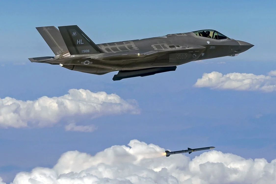 f35 lightning-ii FOTO Arhivă