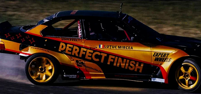 Cauciucurile scot fum la cursele de drift