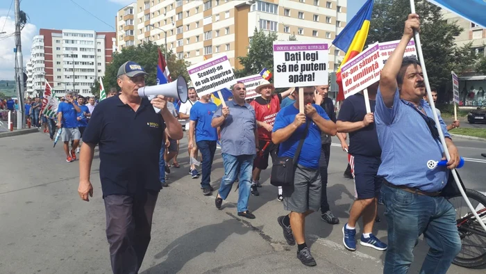 Salariaţii au organizat un marş şi un miting de protest FOTO Adevărul