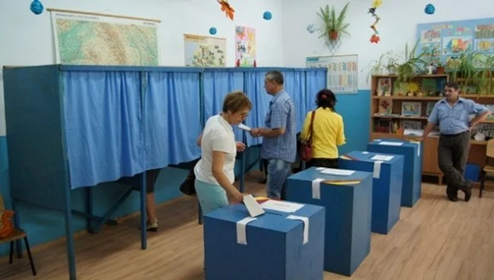 Românii își vor vota primarii în toamnă