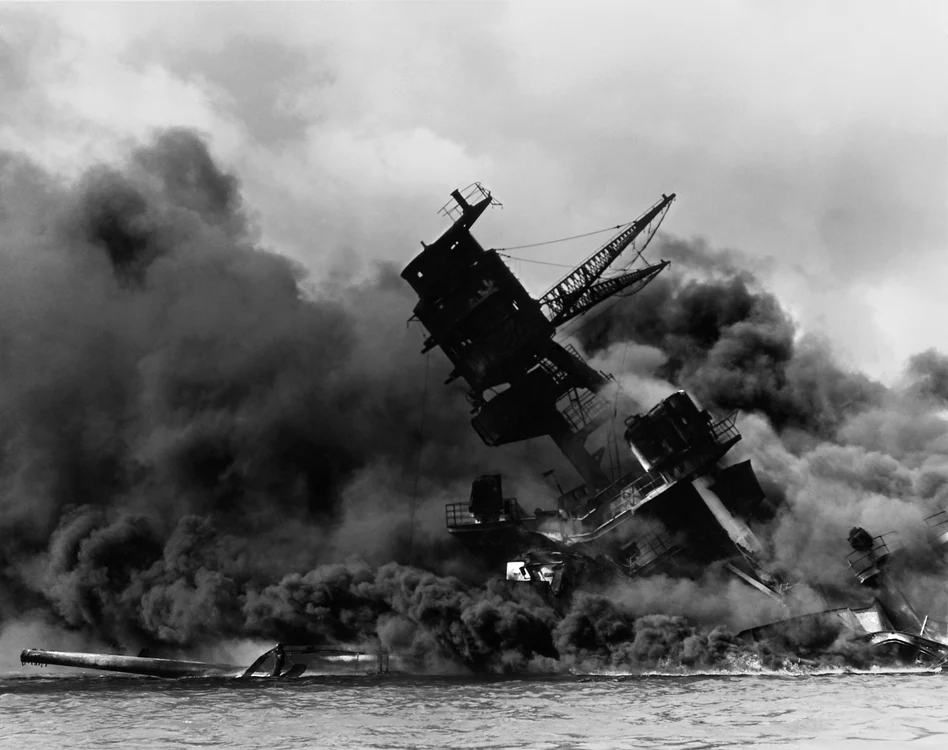USS Arizona doborâtă de bombardamentele japoneze FOTO wikipedia