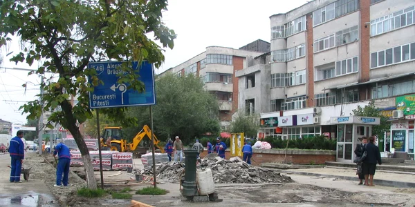 Pavelarea trotuarelor s-a numărat printre lucrările majore din Slatina