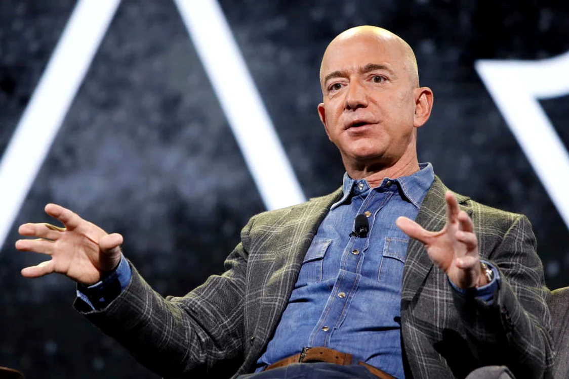 
    Pandemia de coronavirus l-a făcut pe Jeff Bezos, șeful Amazon, cel mai bogat om al lumiiSursa foto: Gulliver/Getty Images  