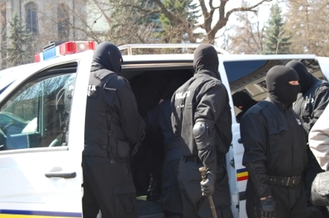 
    Perchezițiile vizează o grupare suspectată că a produs un prejudiciu de peste 11 milioane de lei  