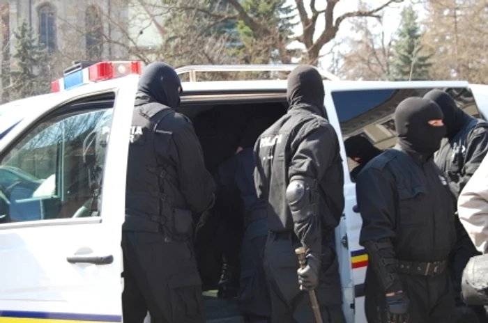 
    Perchezițiile vizează o grupare suspectată că a produs un prejudiciu de peste 11 milioane de lei  