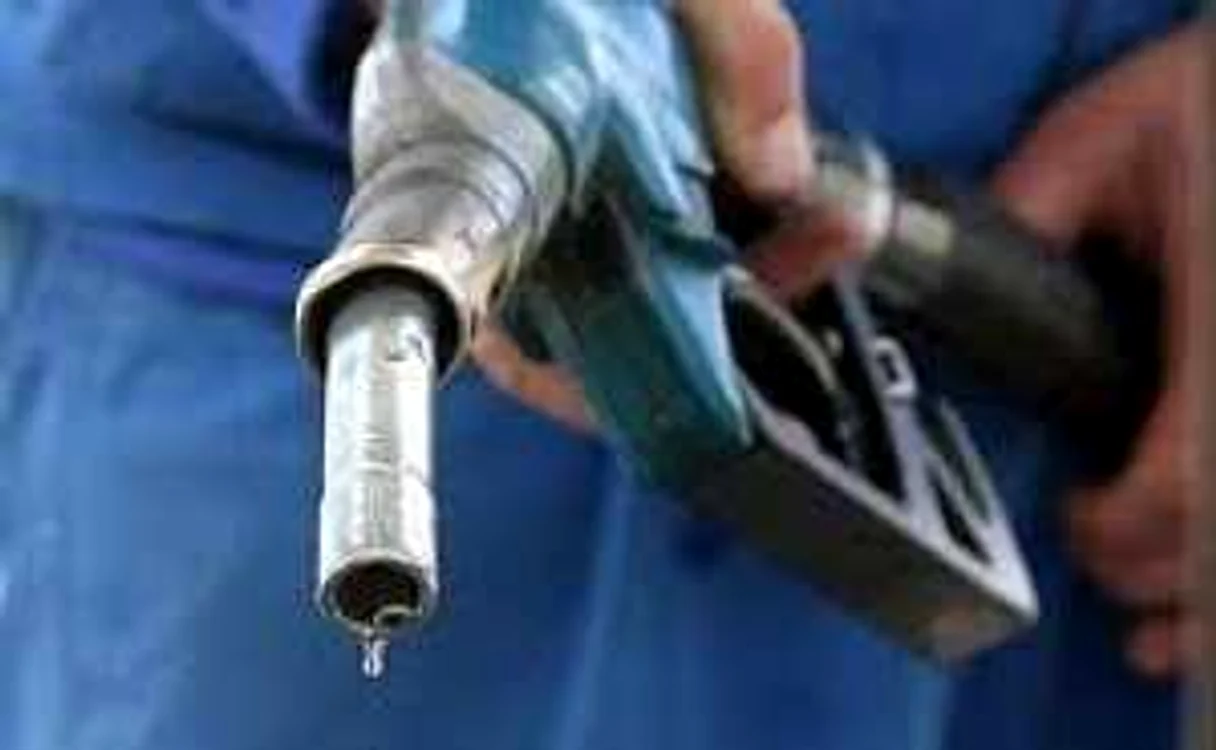 Criza şi contrabanda au afectat vânzările de carburanţi FOTO Adevărul