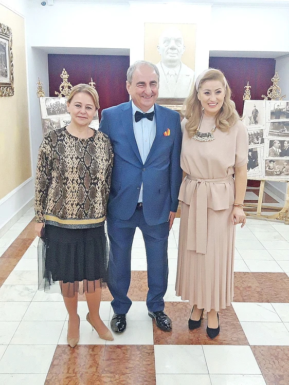 Liliana Mocanu din serialul „Las Fierbinţi” (PRO TV) alături de colegii Vasile Muraru şi Valentina Fătu printre fotografii şi amintiri cu Tănase