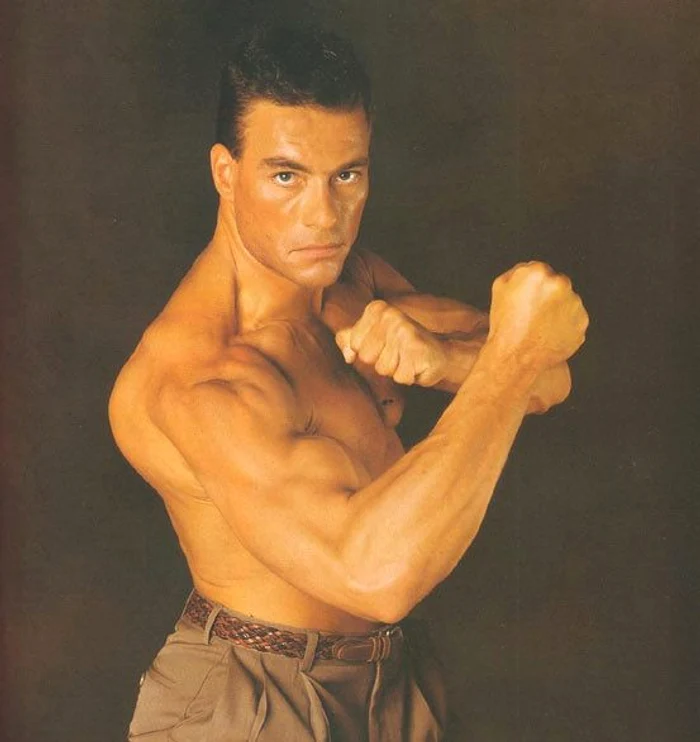 În tinereţe, Van Damme avea o formă fizică de invidiat