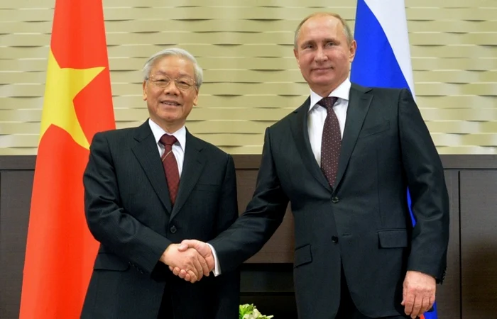 Vladimir Putin şi secretarul general al Partidului comunist vietnamez, Nguyen Phu Trong FOTO EPA