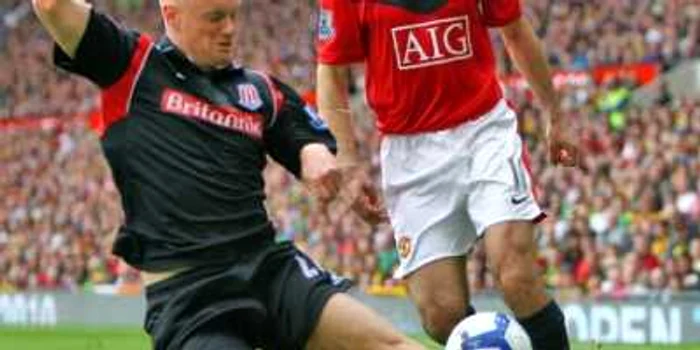 Ryan Giggs (dreapta) a jucat puţin în acest sezon