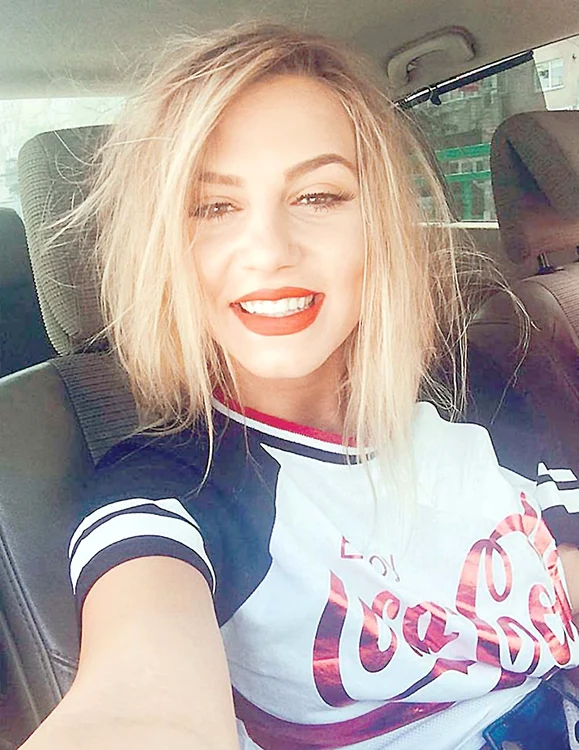 
    Raluca Netca e pipăită pe coapse şi pe sâni în  cel mai nou videoclip al solistei Alina Eremia  