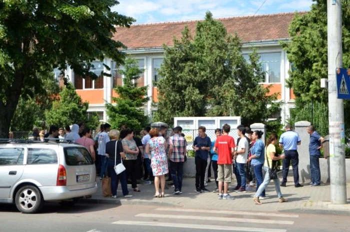 Incidentul dintre dascăli a avut loc în curtea liceului Foto: arhivă Adevărul