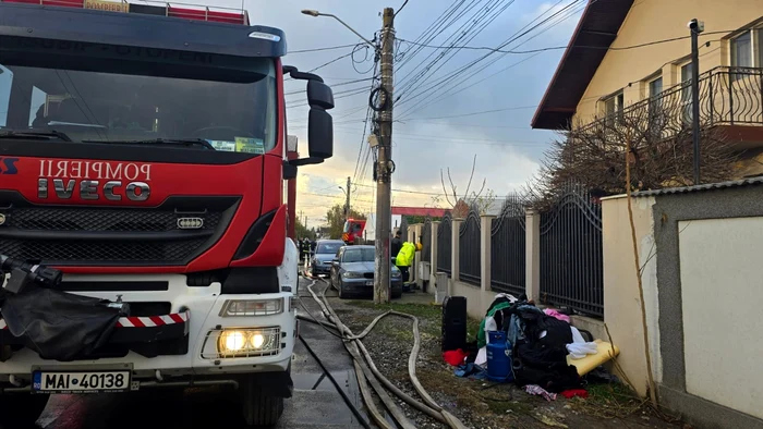 Pompierii intervin în acest moment. Foto ISU