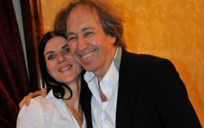 Chris Simion alături de Pascal Bruckner, cei doi oameni de cultură care aduc în provincie premiera unui spectacol după prima piesă de teatru scrisă de unul din cei mai vânduţi autori francezi; Foto: Facebook Chris Simion