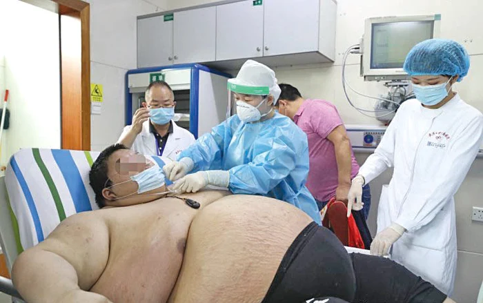 Abia după 10 zile doctorii au reuşit să îl stabilizeze