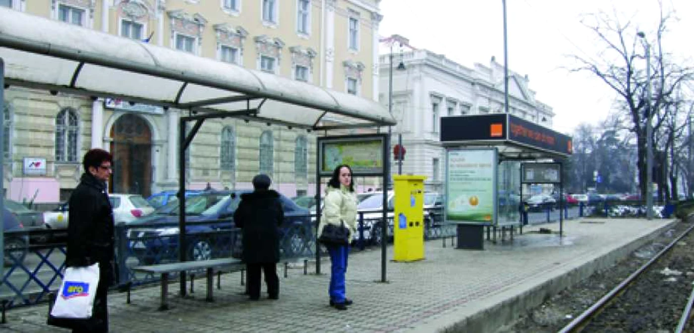 Peste 20 de intersecţii vor beneficia de treceri peste liniile de tramvai