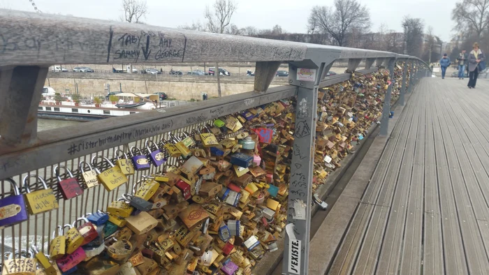 Nu degeaba se spune că Parisul e "oraşul iubirii"