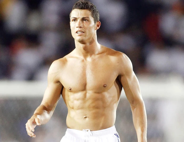 Cristiano Ronaldo  a avut mereu lipici la femei frumoase