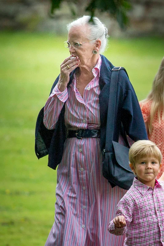 Margrethe a Danemarcei fumând, Profimedia
