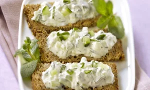 tartine cu tzatziki 580x400 jpeg