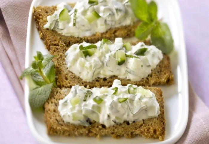 
    Descoperă cel mai bun sos grecesc, într-o altă prezentareclickpoftabuna.ro  