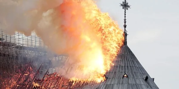 Incendiu la catredala Notre-Dame din Paris Franţa FOTO EPA-EFE/ Ian Langsdon