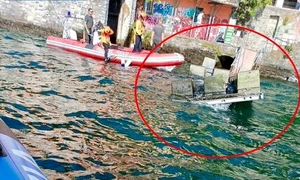 lacul como  ponton rasturnat foto x jpeg