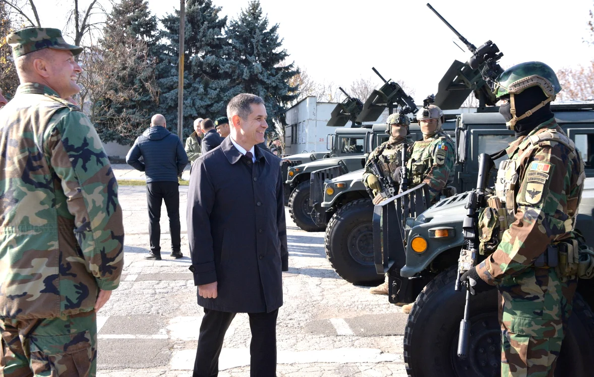 Anatolie Nosatîi, ministrul Apărării, vrea noi sisteme anti-dronă pentru armată. Foto arhivă