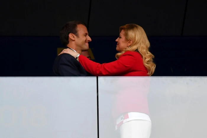 Emmanuel Macron şi Kolinda Grabar-Kitarovic în finala Campionatului 
Mondial de fotbal 2018  FOTO Guliver / Getty Images