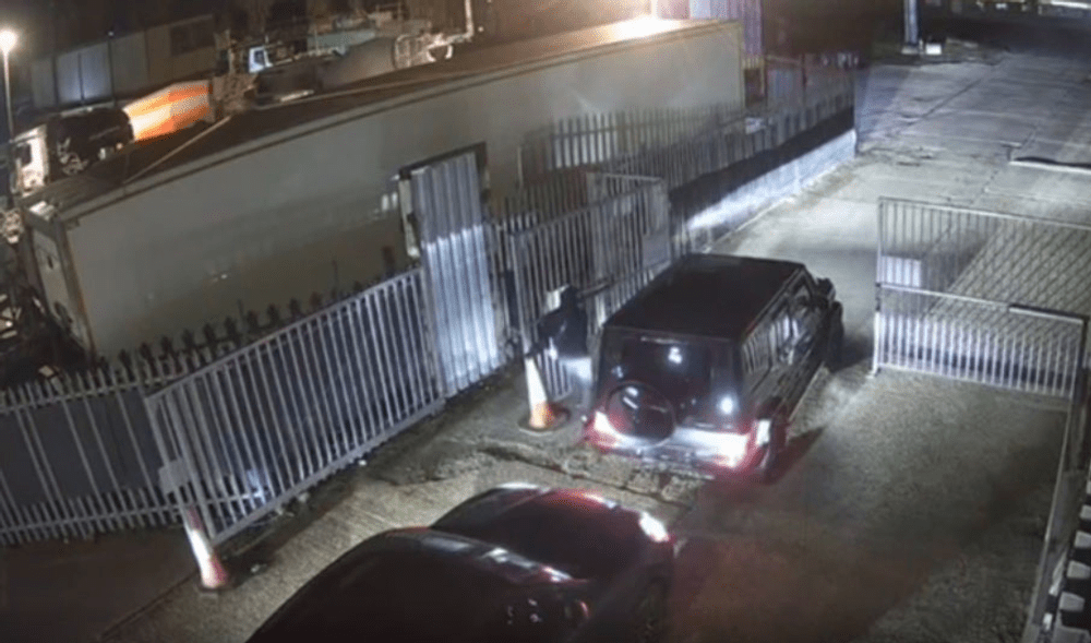 Mașini de lux, în valoare de 800.000 de euro, furate în 60 de secunde. Cum a fost posibil VIDEO