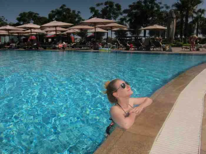 Alina Sorescu s-a relaxat cu tratamente Spa și s-a bălăcit în apă